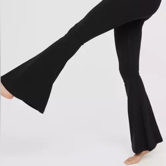 OFFLINE By Aerie Real Me High Waisted Crossover Super Flare Legging Small - Picture 2 of 13